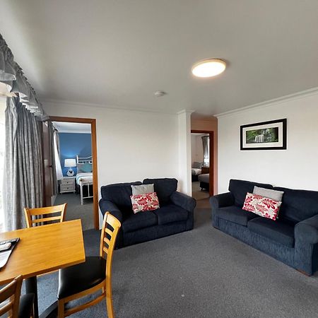 Regatta Point Tavern & Holiday Villas Strahan Exteriör bild