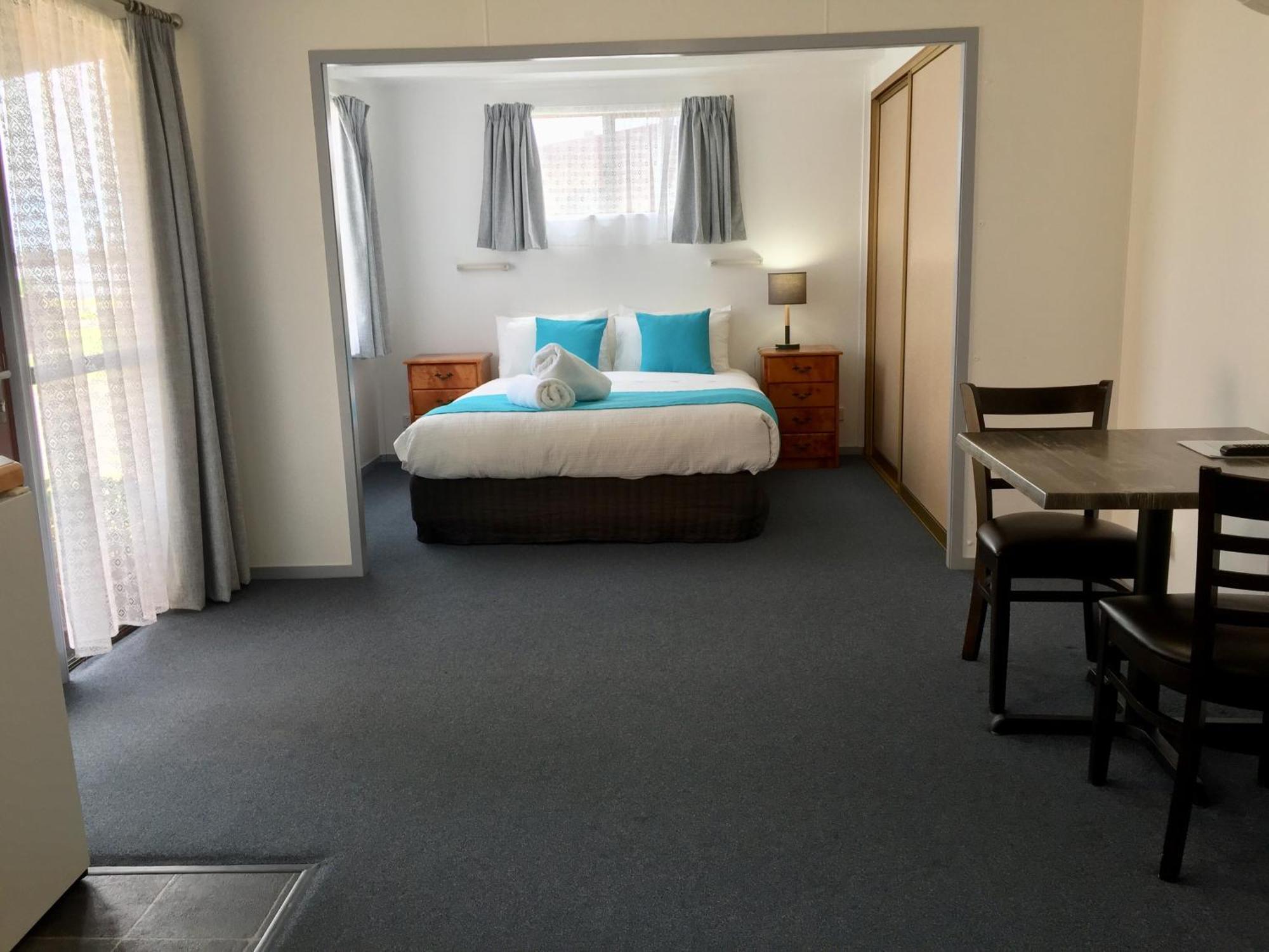 Regatta Point Tavern & Holiday Villas Strahan Exteriör bild