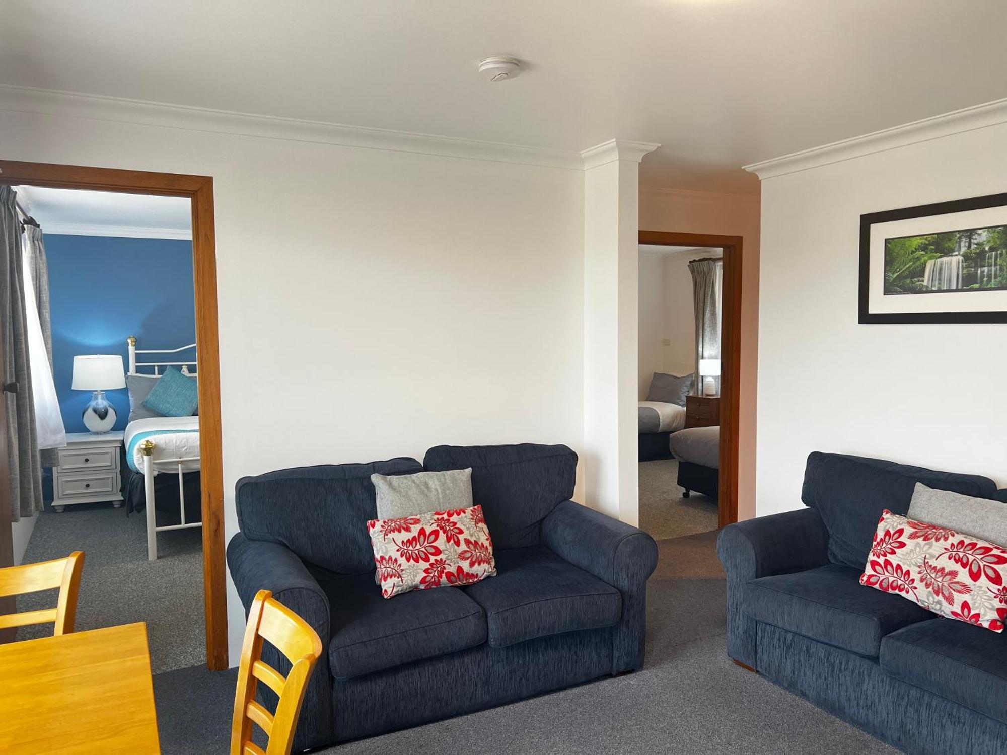 Regatta Point Tavern & Holiday Villas Strahan Exteriör bild