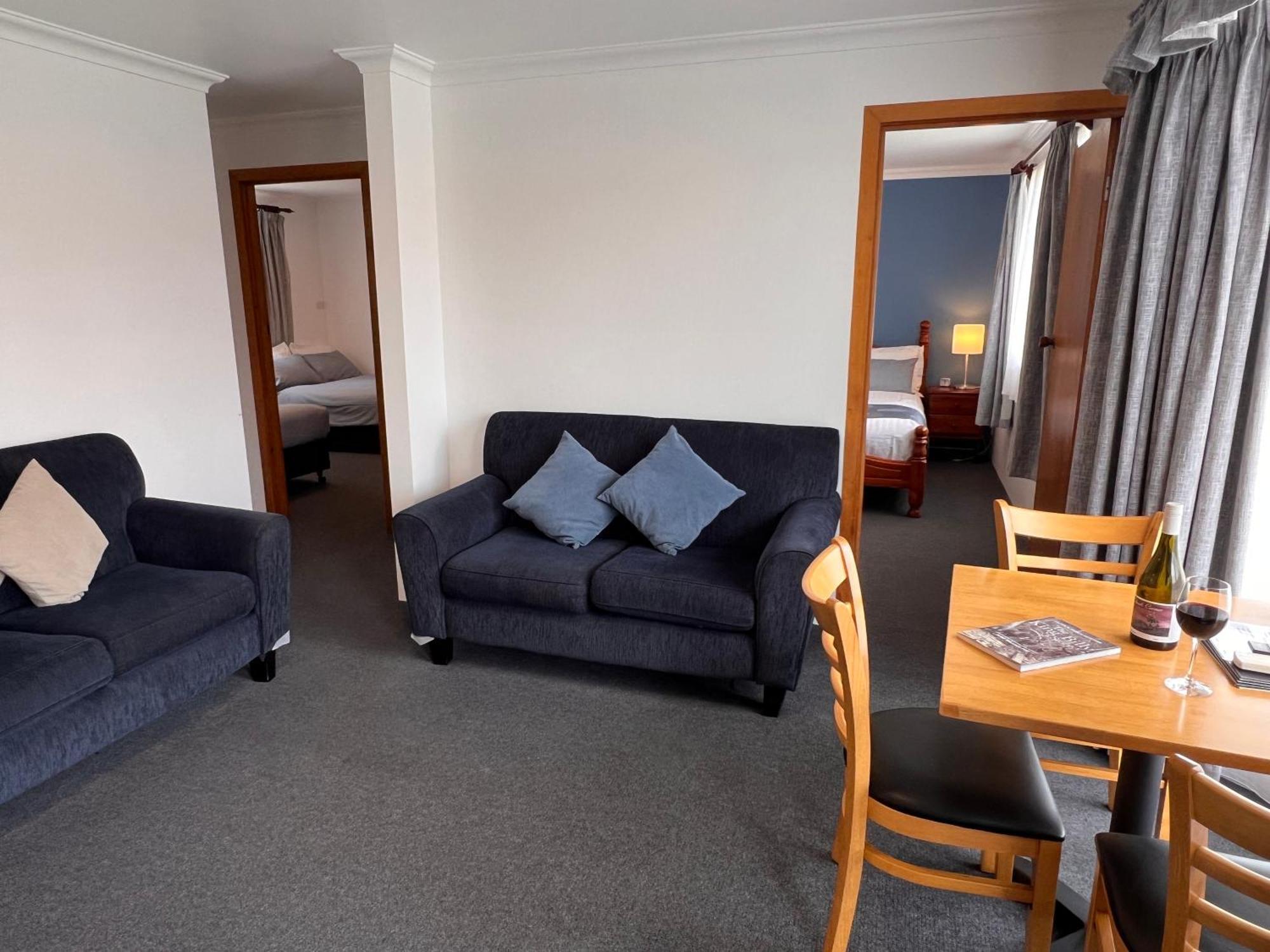 Regatta Point Tavern & Holiday Villas Strahan Exteriör bild