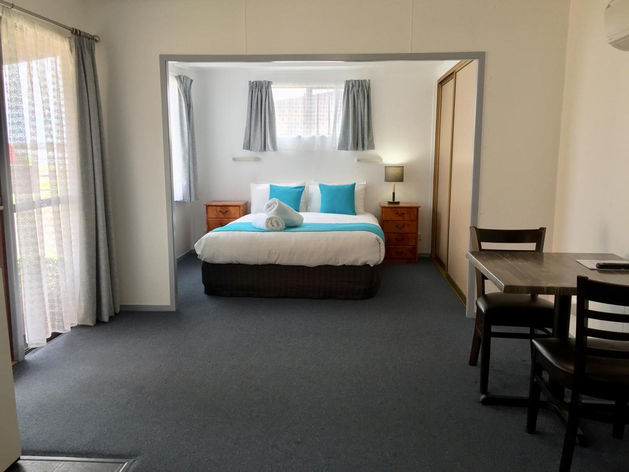 Regatta Point Tavern & Holiday Villas Strahan Exteriör bild