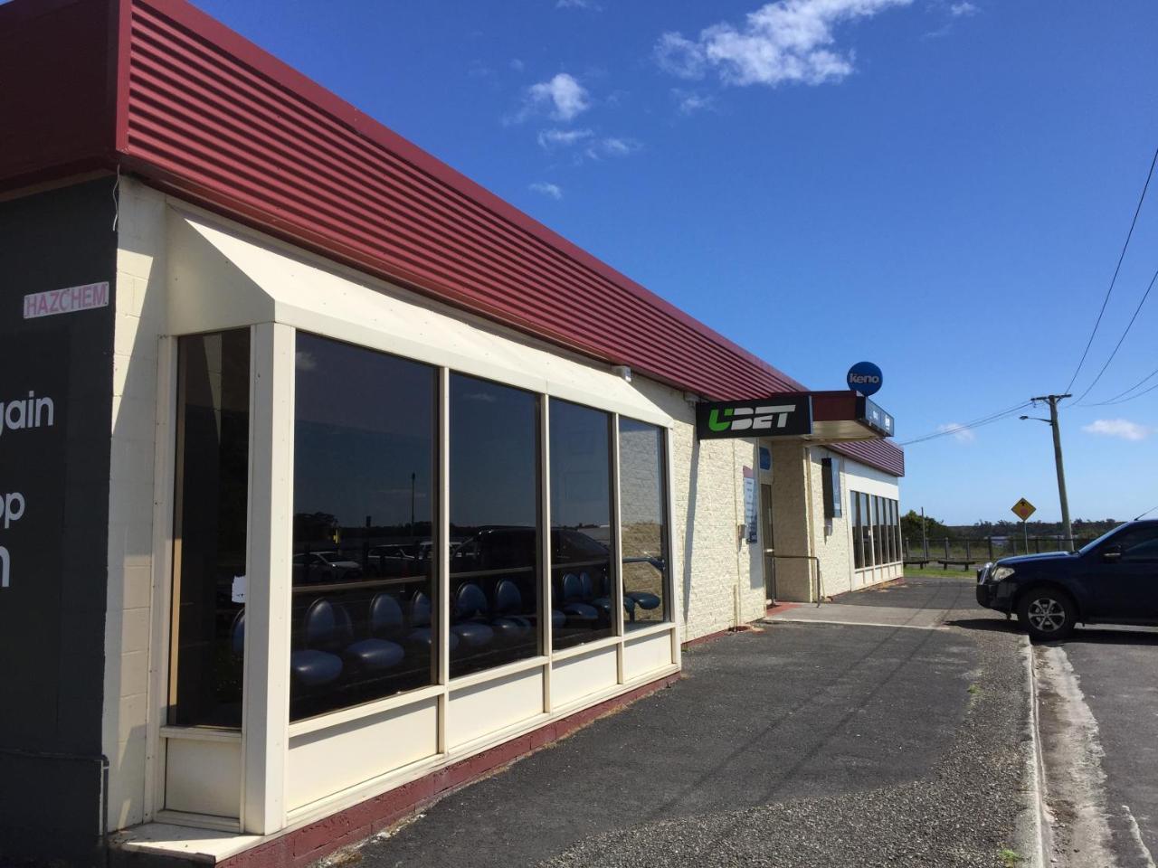 Regatta Point Tavern & Holiday Villas Strahan Exteriör bild